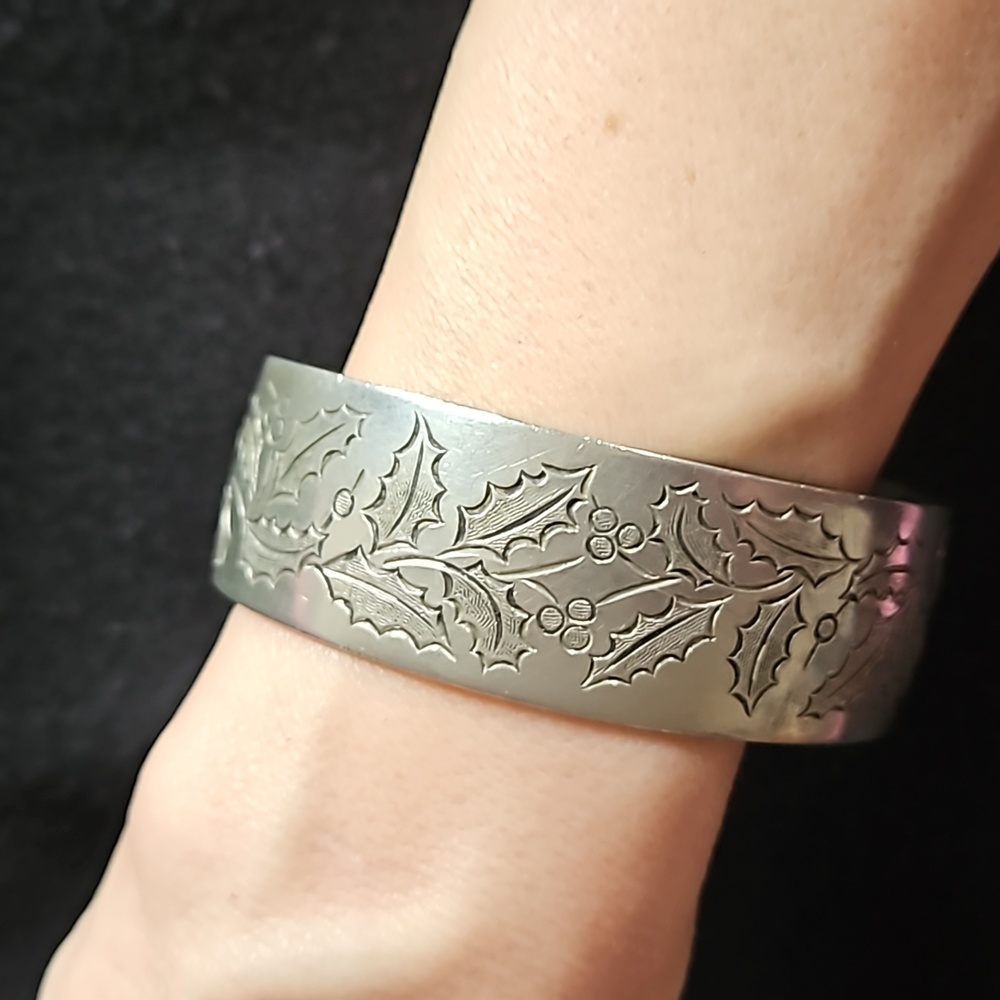 Vintage Kirk Stieff 7" Pewter Holly Engraved Bracelet in Gift Box - Picture 12 of 15